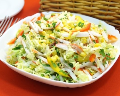 Салат из пекинской капусты с крабовыми палочками