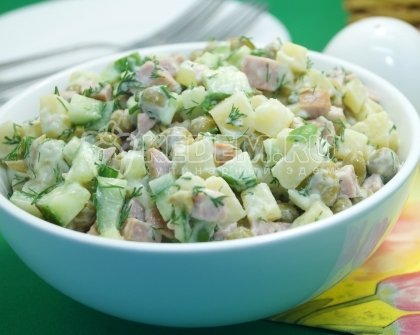 Салат с консервированным горошком
