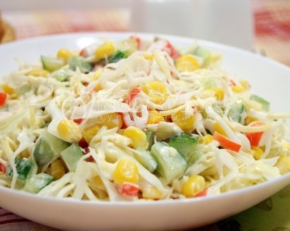 Салат с крабовыми палочками и капустой