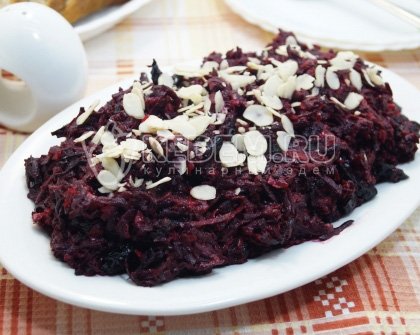 Салат со свёклой, черносливом и сыром «Барон»