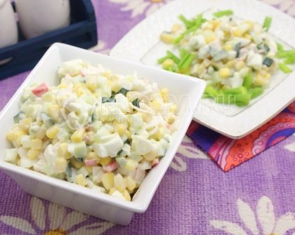 Салат с крабовыми палочками и огурцом