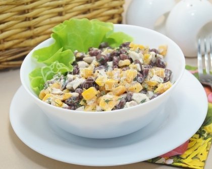 Салат с фасолью и курицей