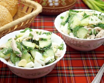 Салат с курицей и огурцом
