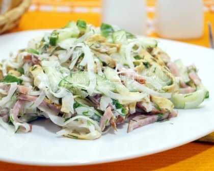 Салат с блинчиками