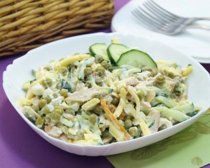 Салат с копченой курицей «Турин»