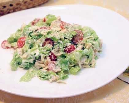 Салат с курицей и помидорками черри