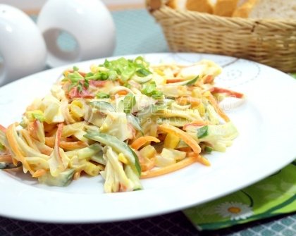 Салат с крабовыми палочками «Палочка-выручалочка»