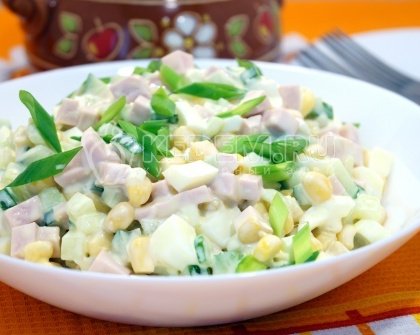 Салат с колбасой и кукурузой «Лола»