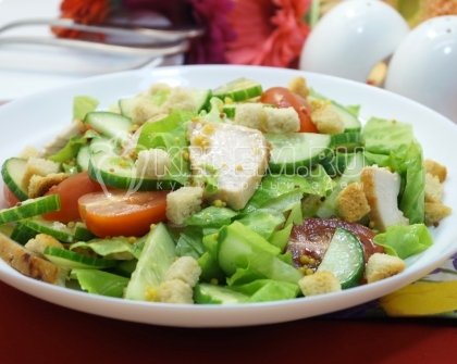 Салат из курицы и свежих овощей