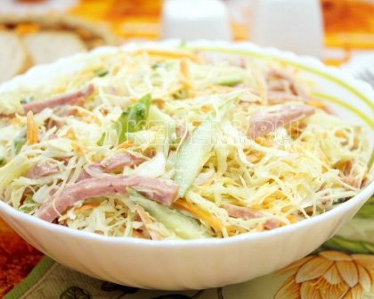 Салат с капустой и колбасой