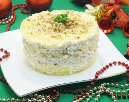 Салат с курицей и ананасами «Снегопад»