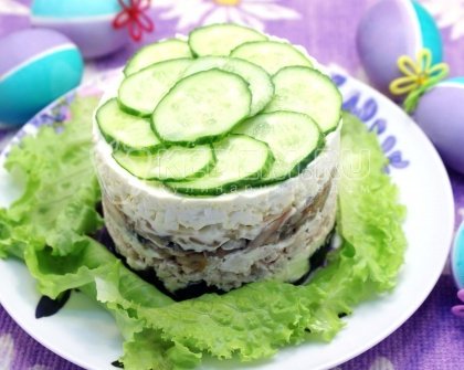 Салат с курицей и черносливом