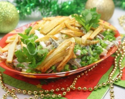 Салат с ветчиной и маринованными огурчиками